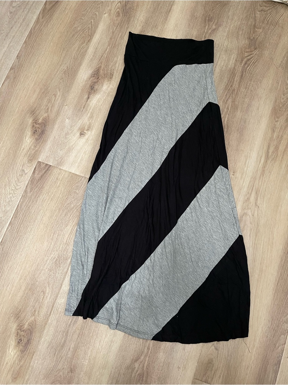 ILLA ILLA Black and Gray Diagonal-Stripe Maxi Skirt